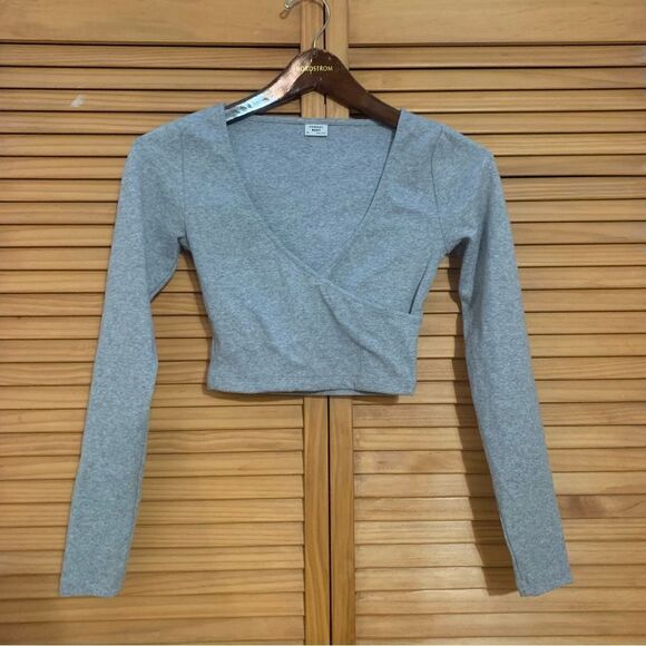 Aritzia Sunday Best V Neck Long Sleeve Crop XS - Picture 1 of 5